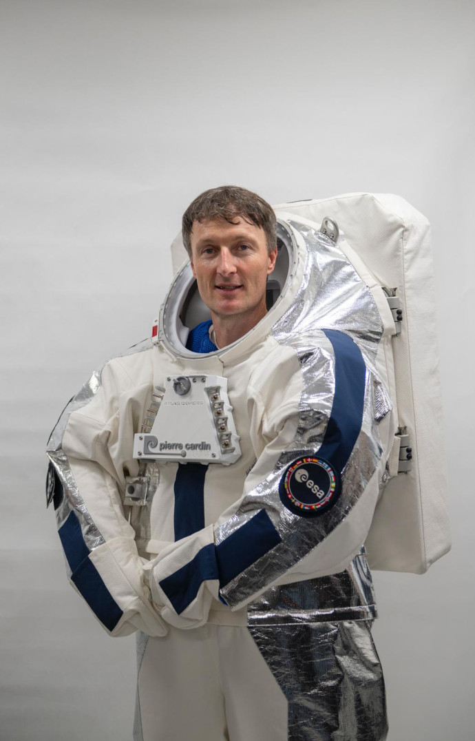 L’astronaute Matthias Maurer dans son scaphandre d’entrainement.