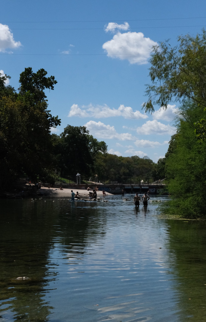 Se rafraîchir les pieds, en plein centre ville, c’est possible à Austin.