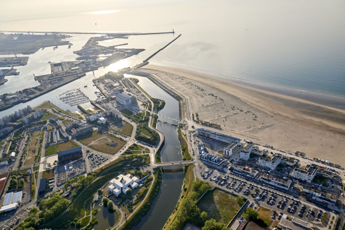 Pour sortir de sa grise image portuaire et de ses records de chômage, Dunkerque mise sur la décarbonation. La ville se revampe et attire, 2024 - TGL