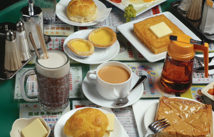 Pinneaple bun, egg tart et Hong Kong milk tea