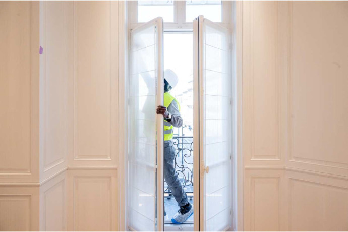 Le photographe Nicolas Krief à documenter les tout derniers moments du chantier de l’hôtel particulier de la fameuse maison de couture Dior, 2024 - TGL