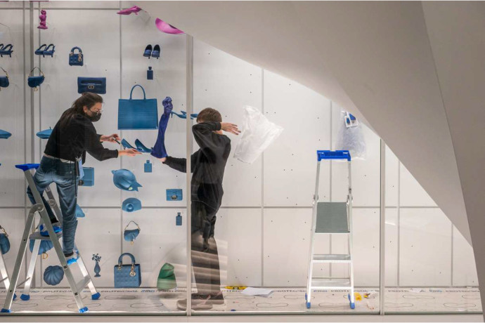 Le photographe Nicolas Krief à documenter les tout derniers moments du chantier de l’hôtel particulier de la fameuse maison de couture Dior, 2024 - TGL