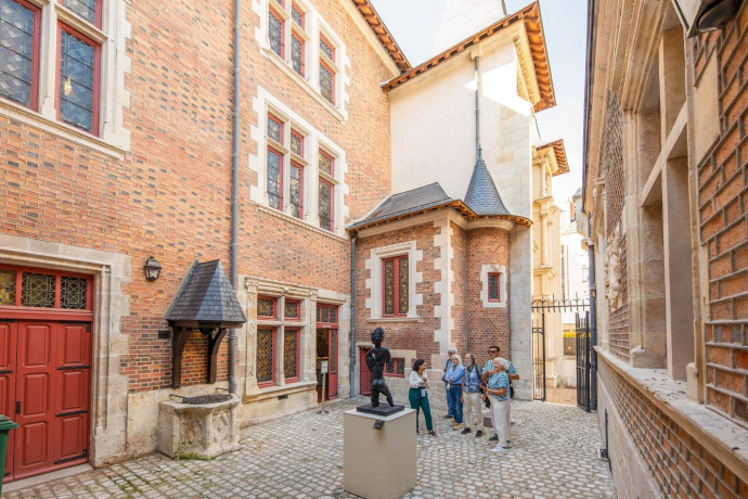 À une heure de Paris, Orléans s’ouvre comme un festin patrimonial où chaque détour offre une expérience rare, 2025 - IDEAT