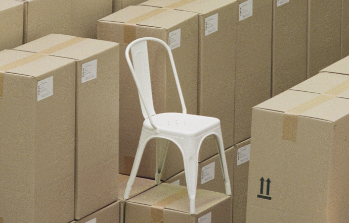 chaise tolix A contre facon domaine public