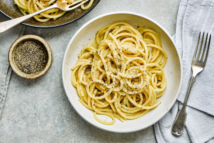 Vitello tonnato, tiramisu, spaghetti alle vongole et aujourd’hui cacio e pepe. Son histoire racontée par François Simon, 2025 - IDEAT