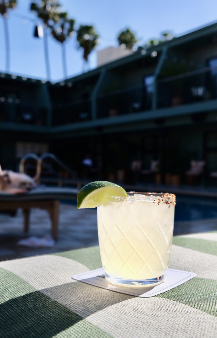 Une Margarita au bord de la piscine du Palihotel Hollywood.