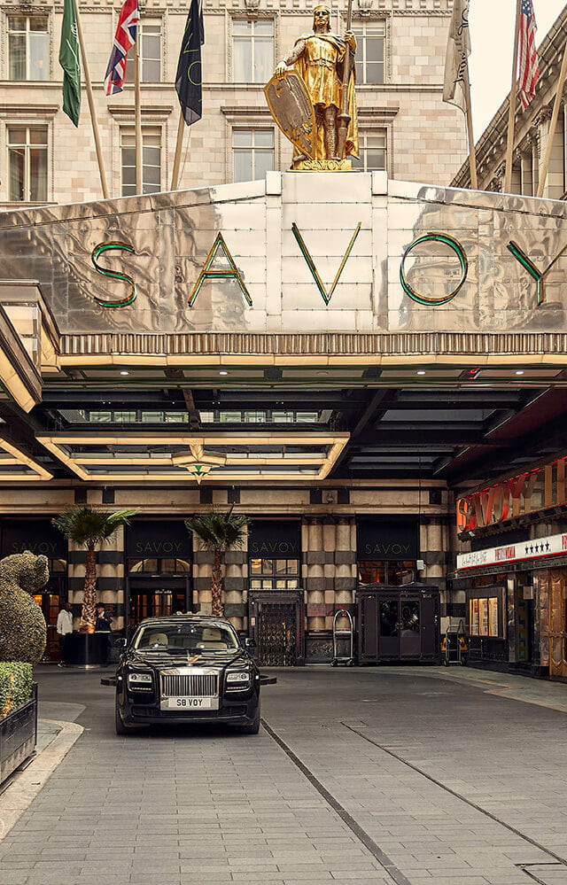 the savoy london hotel set-jettting série white lotus