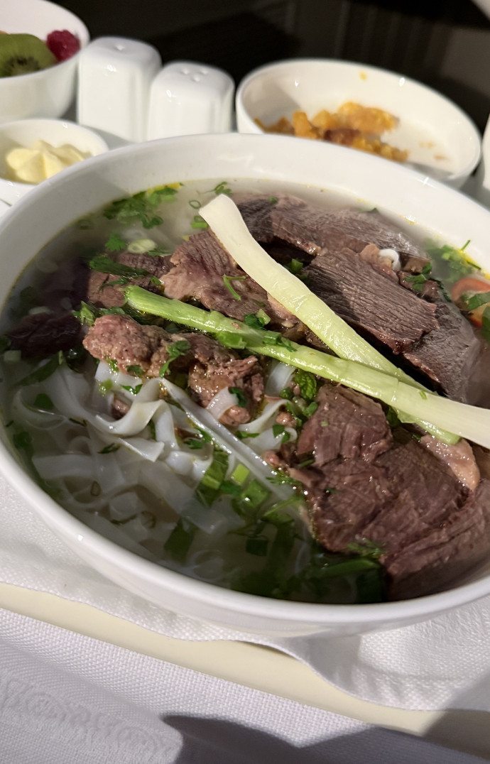 Un phở au bœuf servi dans les règles de l’art, à plus de 8 kilomètres dans les airs.