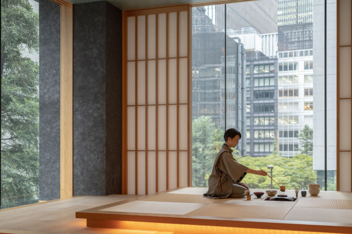 L’espace consacré à la cérémonie du thé, comme tout l’intérieur de l’hôtel, invite à la relaxation et à la contemplation.