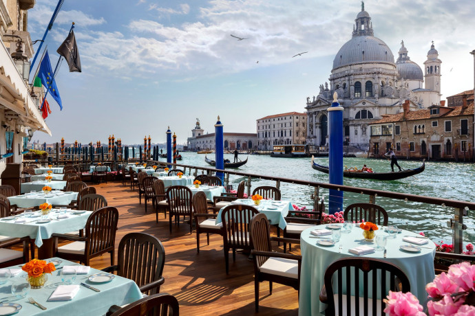 La terrasse du The Gritti Palace avec sa vue sur la Tamise.