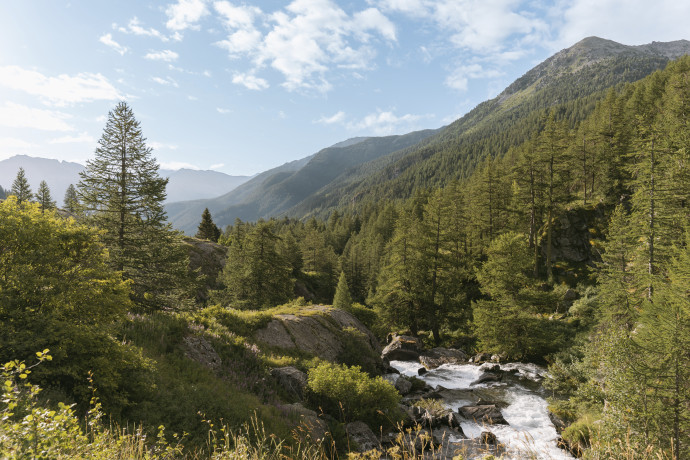 La vallée enchanteresse de Serre Chevalier, où les cours d’eau invitent à l’évasion et au ressourcement