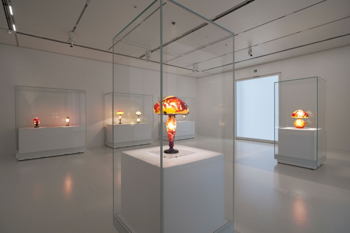 Le Simose Art Museum conserve plus de 80 pièces signées Émile Gallé, dont cette lampe champignon en pâte de verre.