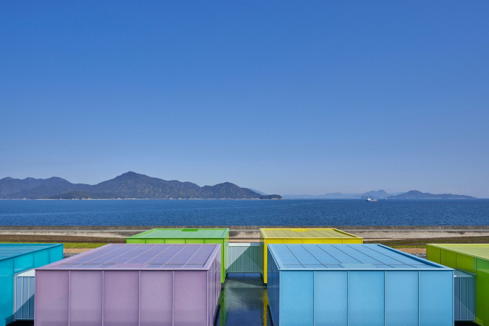 Elles composent un paysage fragmenté, rappelant la singularité des îles éparses de la mer de Seto.