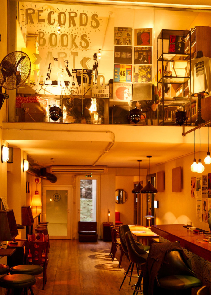 La salle du restaurant To Pikap.