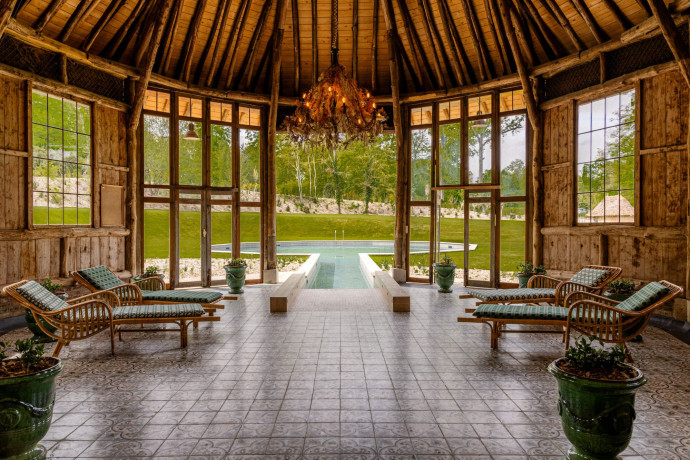 Le spa Tata Harper se niche au cœur des anciens haras.