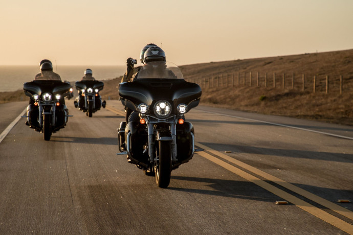 Arpenter la mythique route 66 à moto, sentir l’air aride de la Vallée de la Mort et contempler les canyons orangés sont au programme des circuits proposés par West Forever.