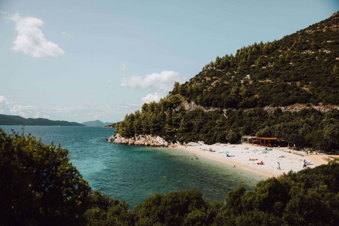 L’une des plages paradisiaques des Balklans.