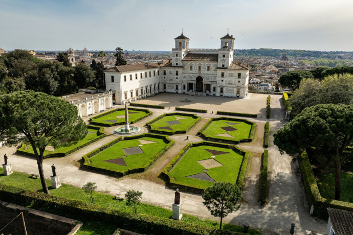 La Villa Médicis, à Rome.