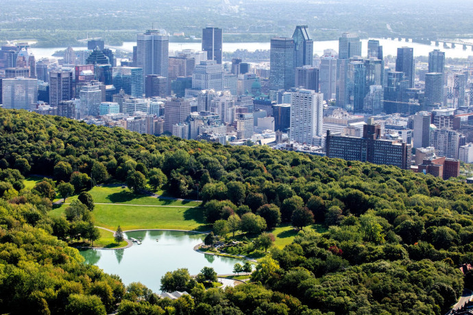 Au parc Jean-Drapeau, Montréal Bungee permet, depuis quelques semaines, de faire un grand saut dans le vide en sautant à l’élastique depuis la Tour des Convoyeurs.