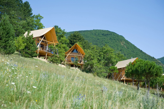 Vue de l’un des Campings-nature d’Huttopia.