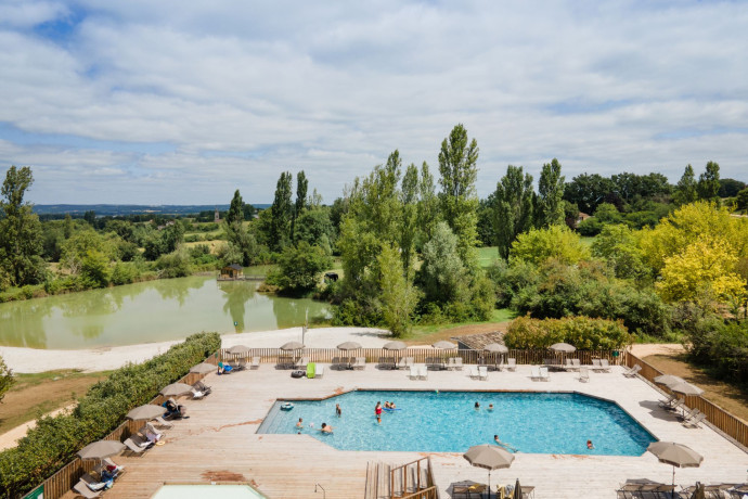 La piscine de l’Huttopia à Valle du Lot.