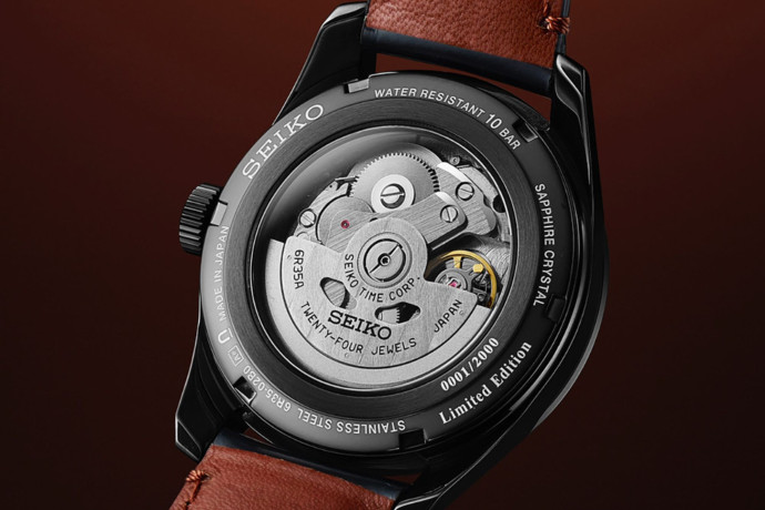 L’horlogerie de Seiko s’appuie sur une hiérarchie bien définie de ses calibres : les 4R, utilisés pour les modèles les plus abordables, comme la ligne 5 Sports, et les 6R, introduits en 2006, qui équipent les montres de gammes supérieures.