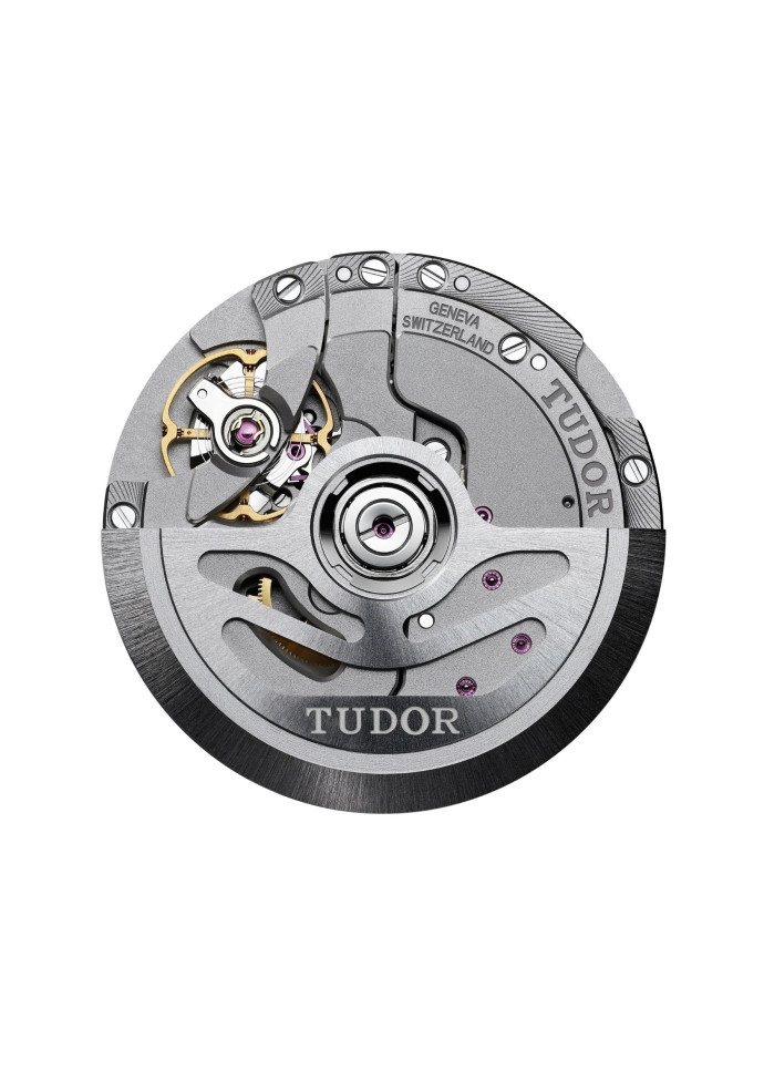 C’est le premier calibre mis au point par la manufacture Kenissi, la dernière-née des motoristes, créée en 2016 par Tudor afin de l’équiper en mouvements maison.