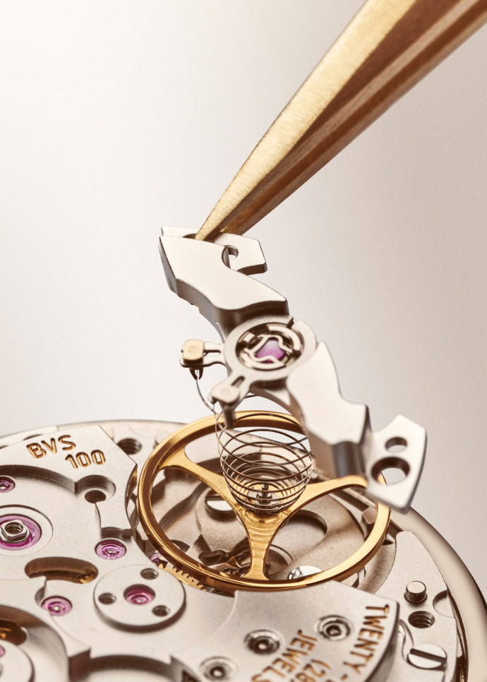 Avec le « moteur » BVS100 Lady Solotempo, Bulgari a réussi à miniaturiser un mouvement automatique pour les Serpenti.