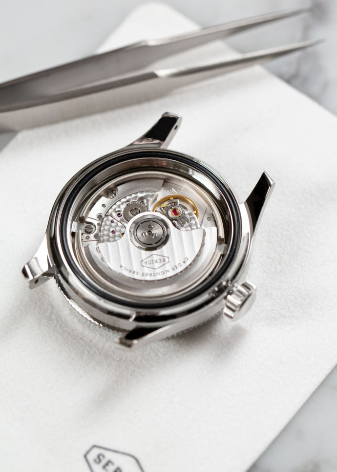 Le calibre M100 de Serica. L’une des montres témoignant de la minutie de la maison horlogère. 