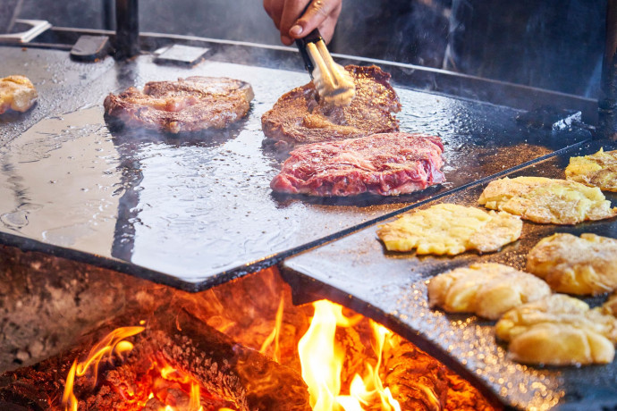 Cuisson de l’entrecôte au Château La Coste.