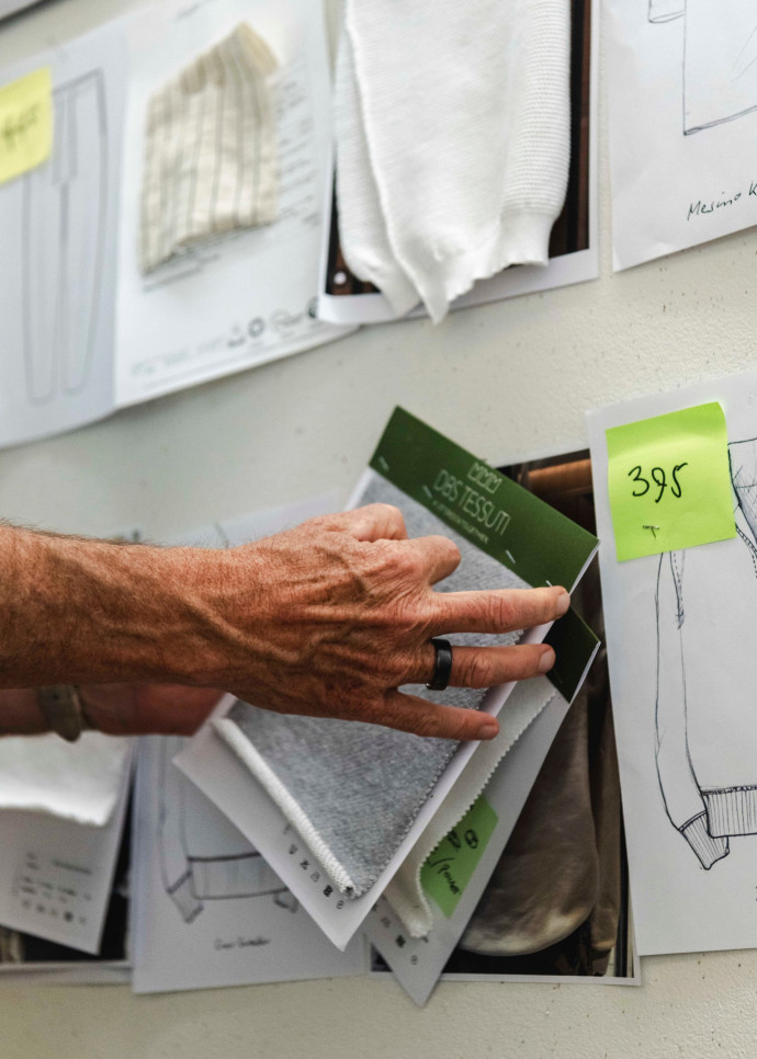 Maillot, polo, chemise, pantalon ou veste : chaque modèle bénéficie d’un patronage individuel.