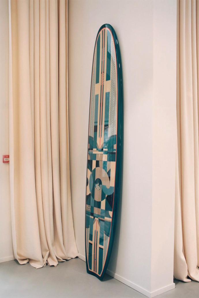 Une des planches de surf nées au sein des ateliers du sur-mesure.