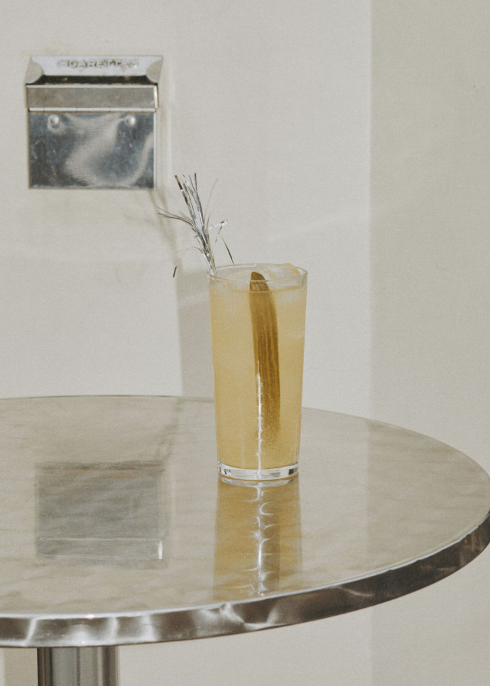 Un cocktail au jus de pickles proposé au bar Le Cornichon.