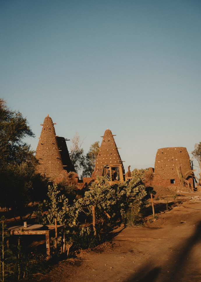L’architecture vernaculaire d’Al Moudira, en brique de terre crue, fait écho aux villages de Nubie.