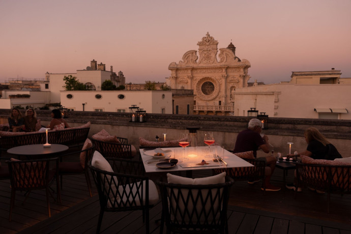 Le rooftop du Patria Palace Hotel avec sa vue sur la rosace sculptée de Santa Croce.