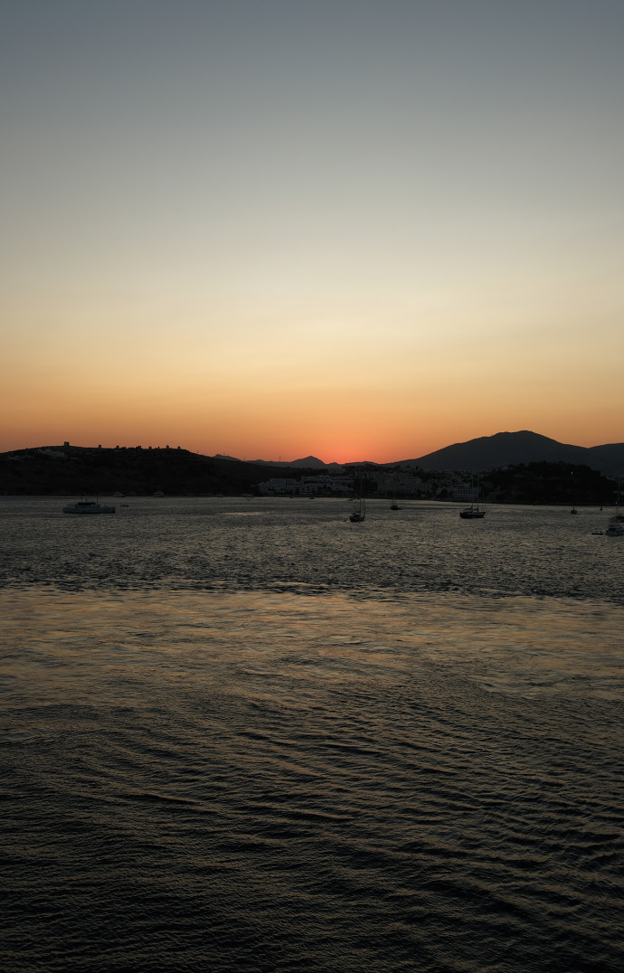 Les couchers de soleil se sont enchainés sans se ressembler sur Explora I.