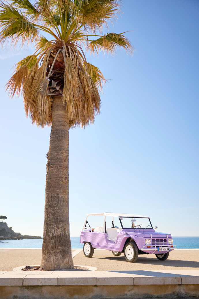 La voiture de plage à la française revit sous le nom d’Eden, fl ambant neuve grâce à sa fabrication par le Méhari Club Cassis avec 80 % de pièces reproduites comme à l’origine.