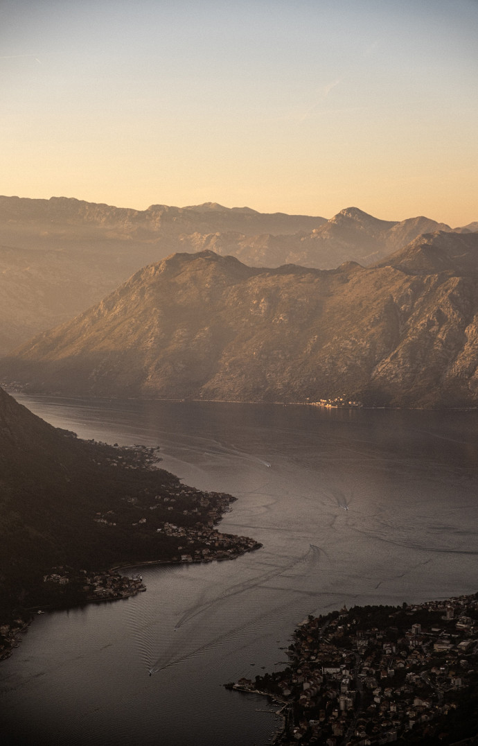 La baie de Kotor, que l’on visite en une demie heure de voiture, ajoute à la destination.