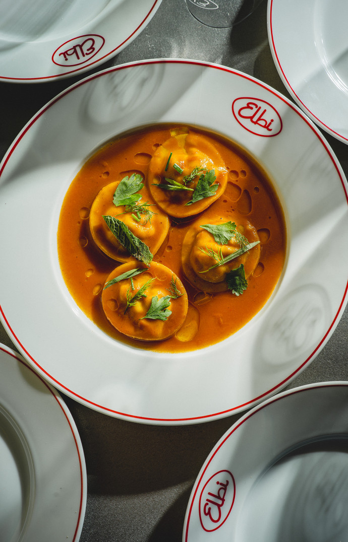 Ravioli de poulpe sur jus de couscous.