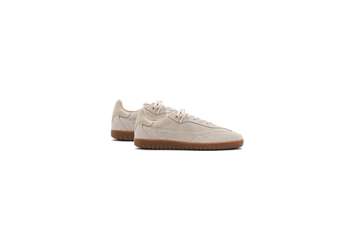 Baskets B7 en suède, cuir de vachette et caoutchouc. Belledonne, 195 €.