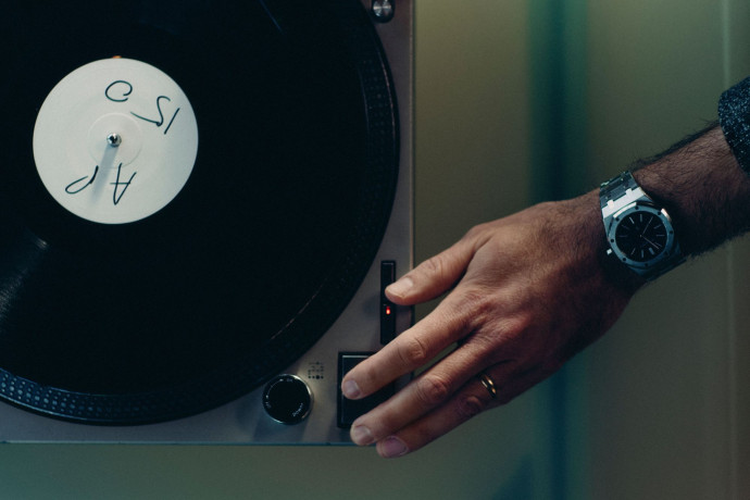 Auteur, compositeur, mais aussi DJ, Mark Ronson a enflammé les platines durant la soirée anniversaire de la manufacture horlogère suisse.