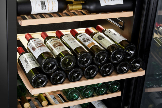 Pas facile de se lancer tant l’offre est pléthorique, de vins bien sûr, mais aussi d’armoires pour les conserver. Selon votre profil, c’est très simple à la fin : achetez ce que vous aimez !