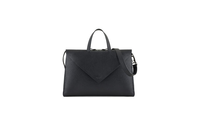 Sacoche en cuir. Giorgio Armani, 2 700 €.