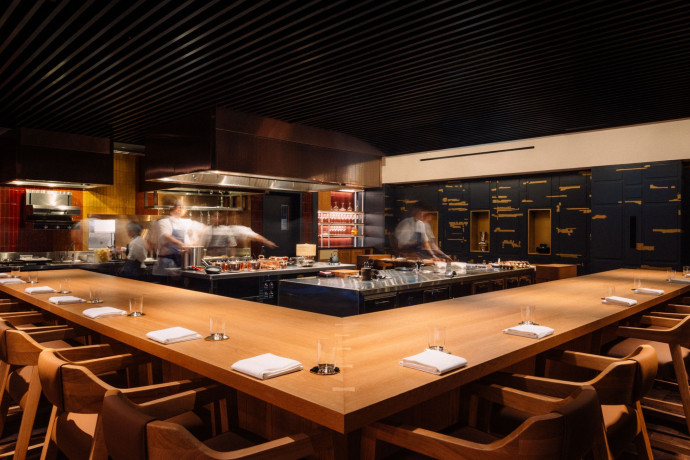 La cité phare des Émirats arabes unis, cette Babel d’aujourd’hui, fait rêver les amateurs de clichés sans les importuner. Pendant ce temps, Dubaï puise dans la mode pour imaginer la gastronomie de demain…