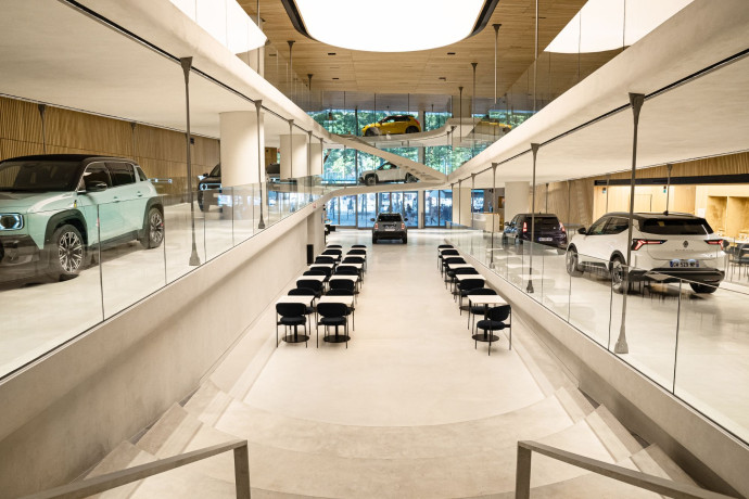 Le concept du lieu est venu à Franklin Azzi dès sa sortie du brief de Renault.