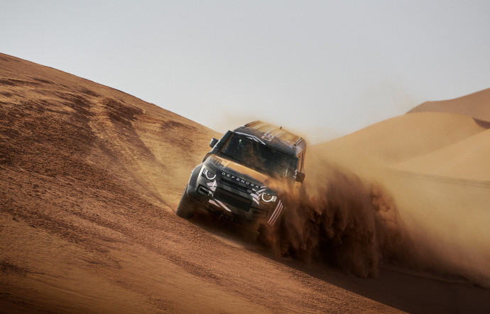 Le Defender performe au Dakar.