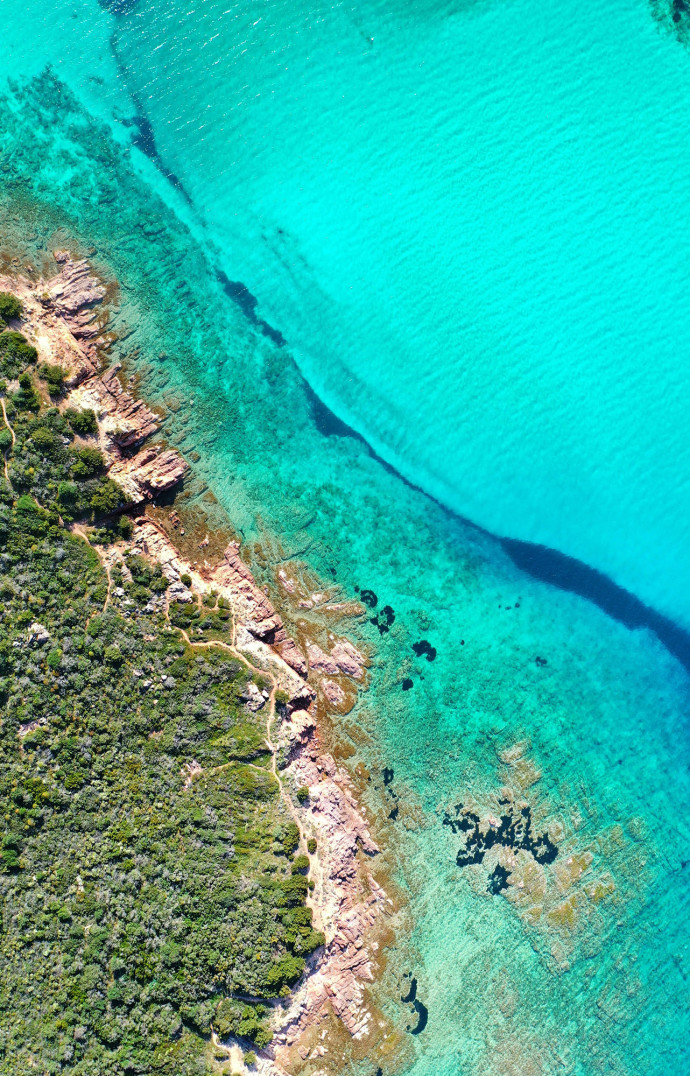 La Sardaigne offre des eaux on ne peut plus bleues.