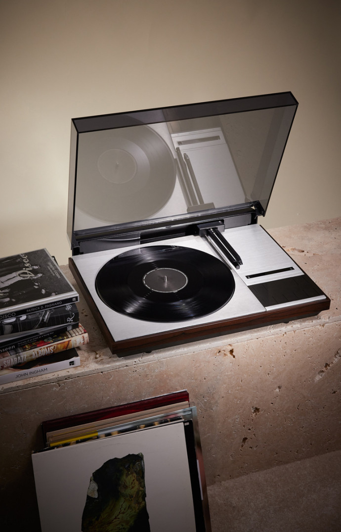 Le Beogram 4000c par Saint Laurent et Anthony Vaccarello.