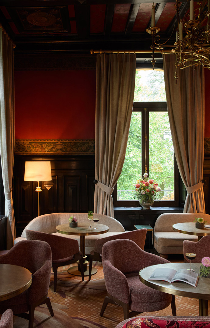 Le bar est la seule pièce de l’hôtel qui reprend les codes de l’ancienne maison bourgeoise à la lettre.