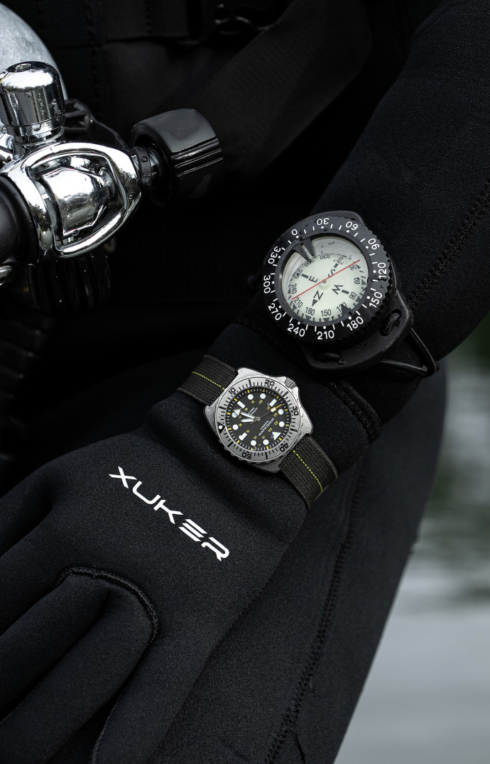 La JB300 Profonde Titane.